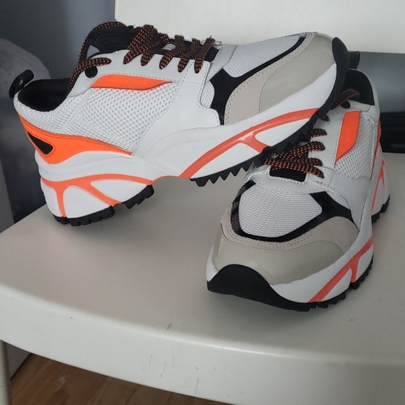 Michael Kors - Picture 2 of 4